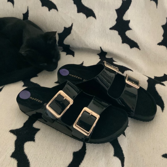 Brand new Madden girl black patent slip on sandals - Picture 1 of 5